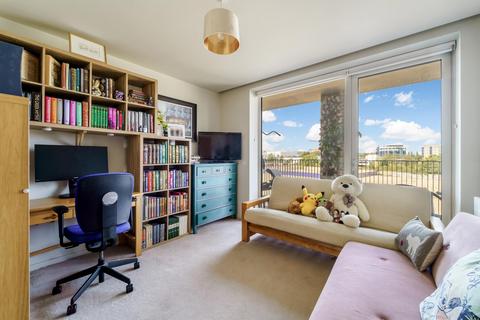 3 bedroom flat for sale, Isambard Court, Paddlers Avenue
