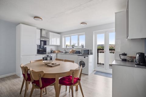 3 bedroom end of terrace house to rent, 160 High Street