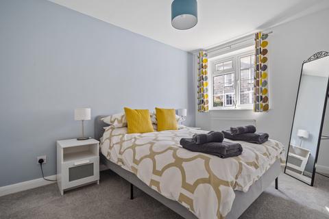 3 bedroom end of terrace house to rent, 160 High Street