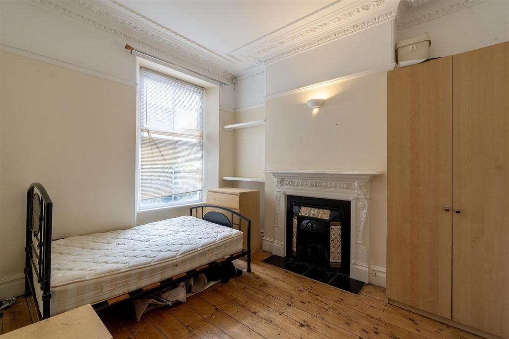 Bedroom 1.jpg
