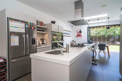 11 Leaside Avenue, London, N10 3BT