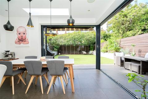11 Leaside Avenue, London, N10 3BT