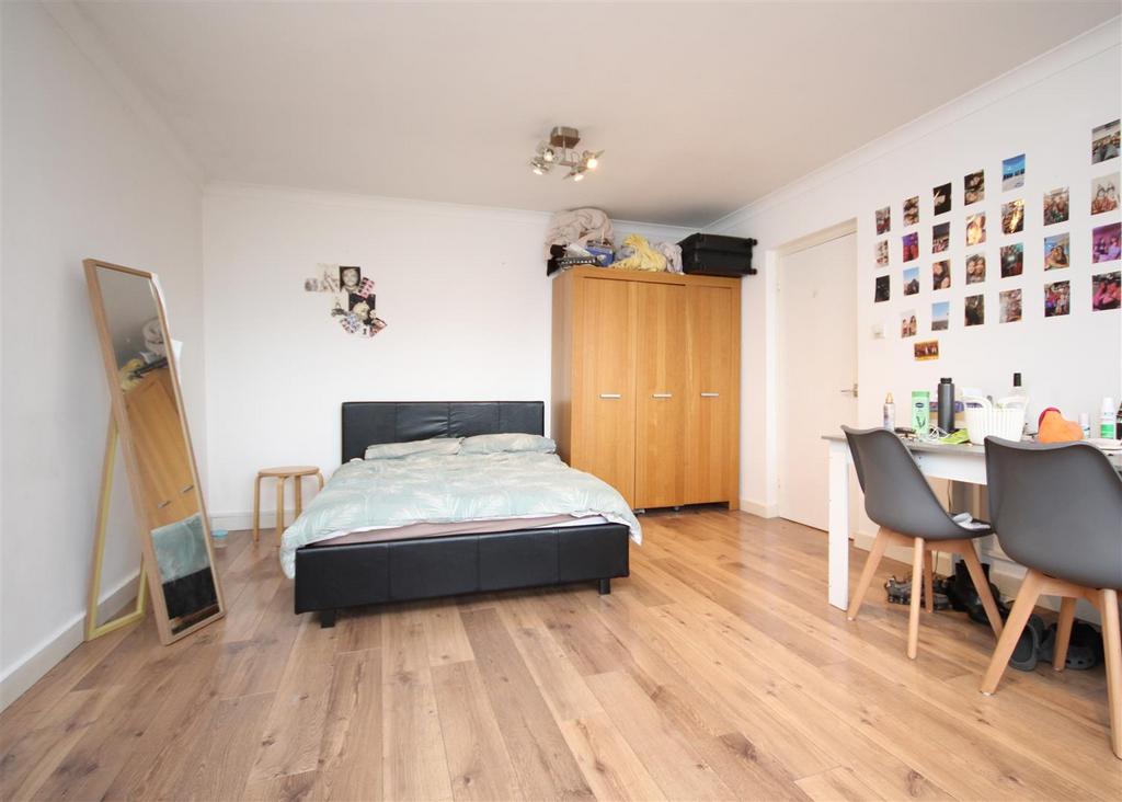 Bedroom3.1.JPG