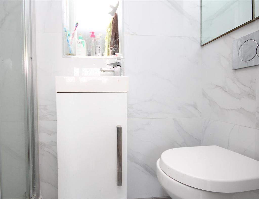 Ensuite.JPG