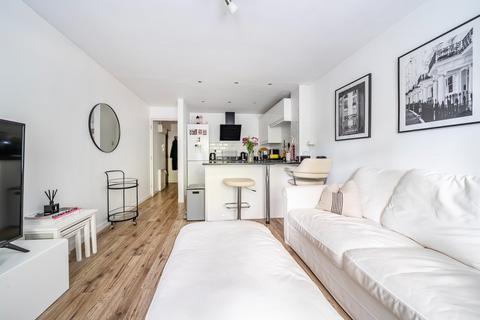 undefined, Hindhead split-level apartment
