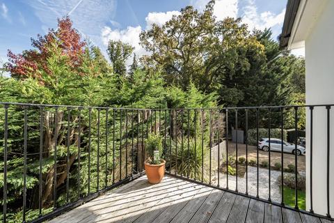 undefined, Windlesham,  Surrey,  GU20