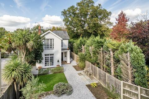 undefined, Windlesham,  Surrey,  GU20