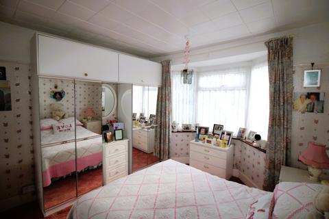 1 bedroom semi-detached bungalow for sale, Brookdale Avenue, Upminster RM14