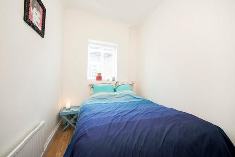 2 bedroom flat to rent, Belsize Park, London NW3