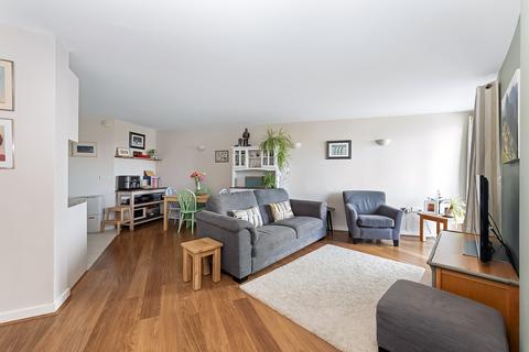2 bedroom flat for sale, Washington Building, Deals Gateway, London, SE13