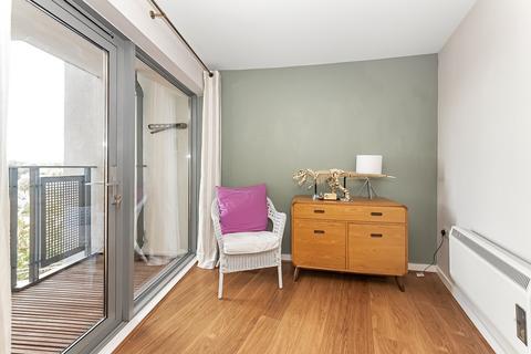 2 bedroom flat for sale, Washington Building, Deals Gateway, London, SE13