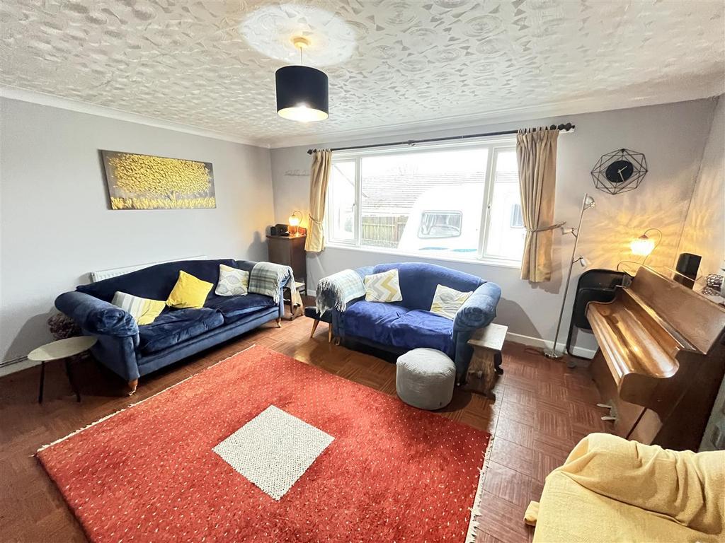Living room 2.JPG