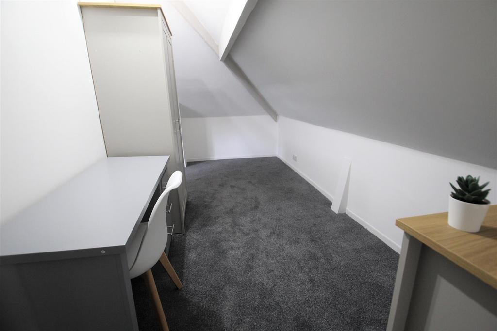 Bedroom 6.jpg