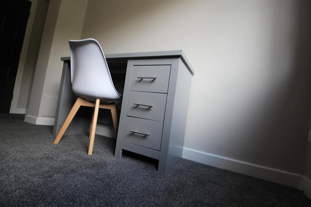Desk.jpg