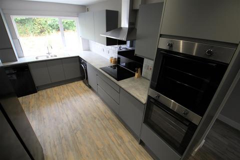 6 bedroom semi-detached house to rent, Becketts Park Crescent (6), Headingley, Leeds, LS6 3PH