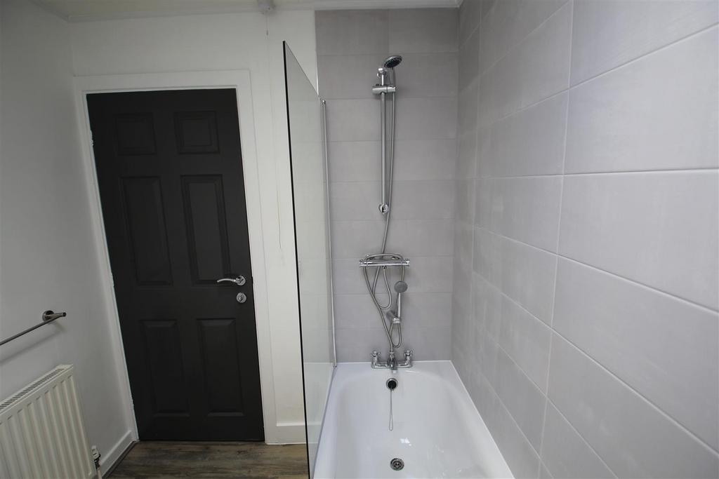 Bathroom 2.jpg