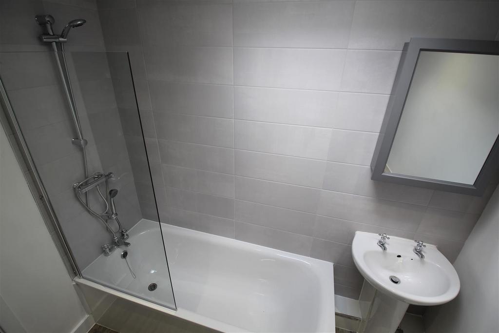 Bathroom 1.jpg