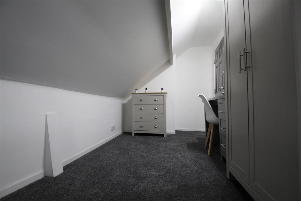 Bedroom 6 1.jpg