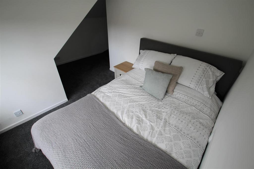 Bedroom 6 3.jpg