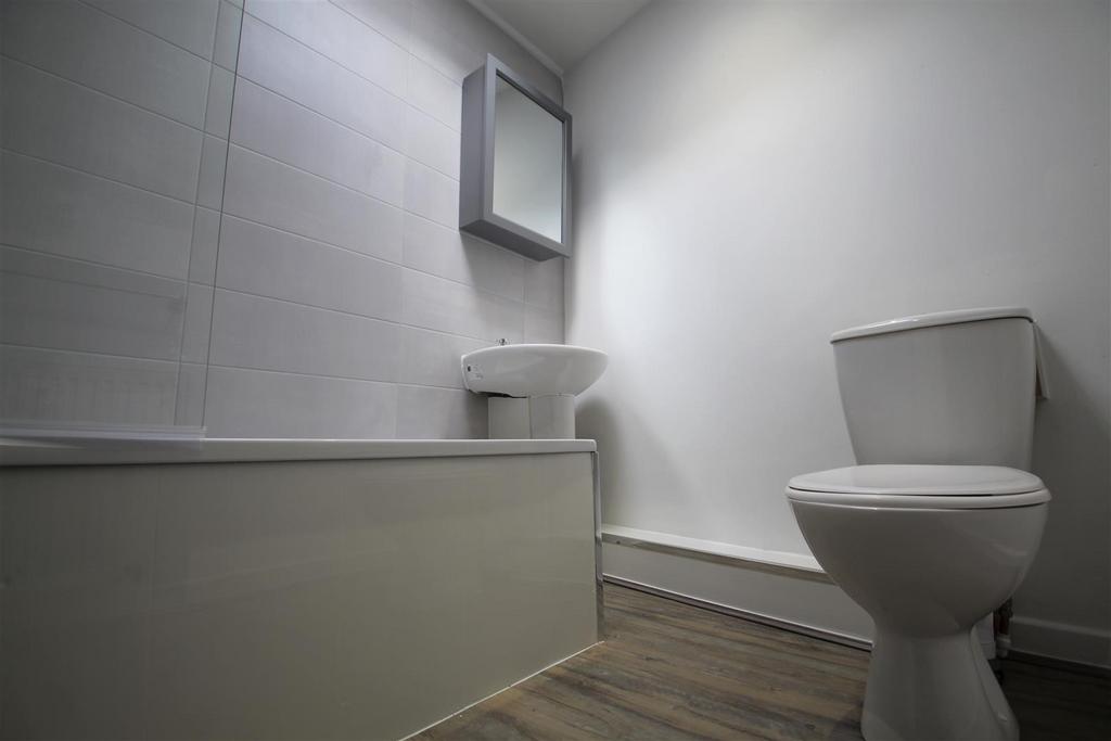 Bathroom 3.jpg