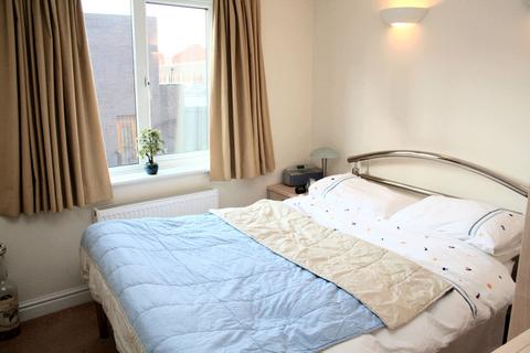2 bedroom flat to rent, Newcastle Street, Manchester, M15