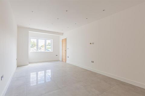 4 bedroom terraced house for sale, Tayben Avenue, Twickenham TW2