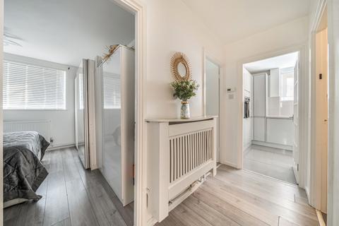 1 bedroom apartment for sale, Duncombe Hill, London