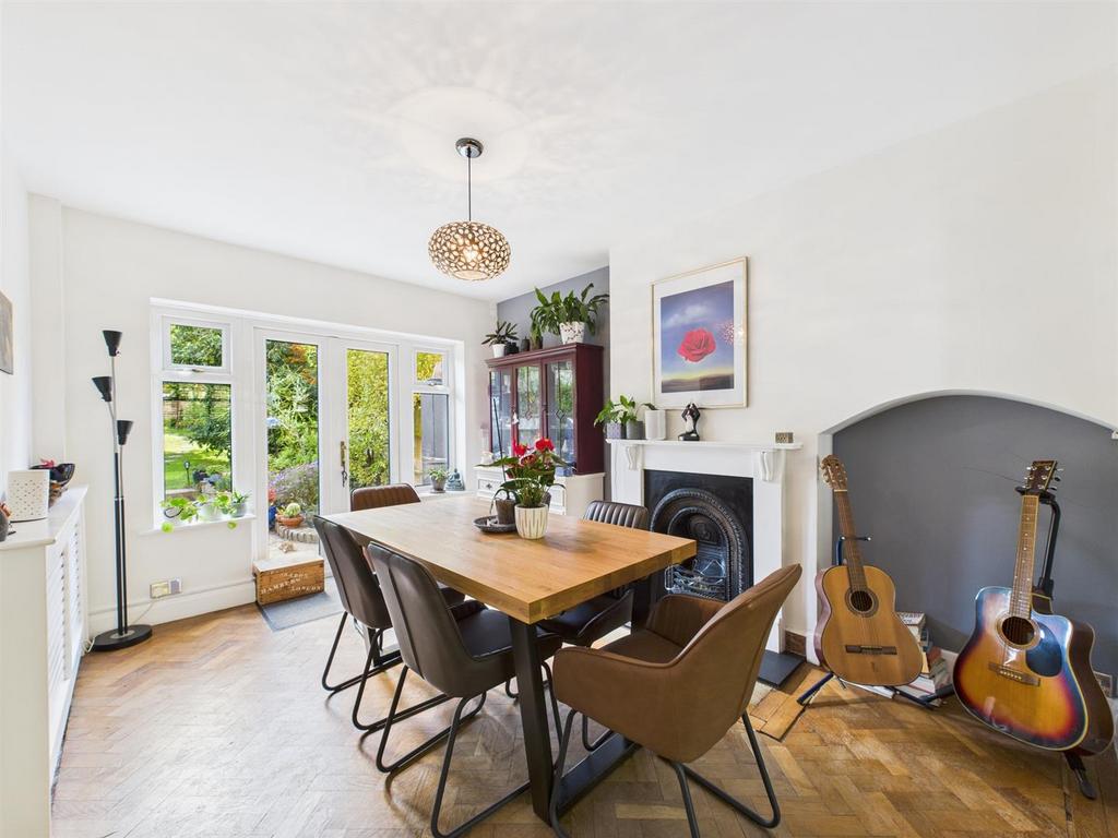 CAM02885 G0-PR0489-STILL014.jpg