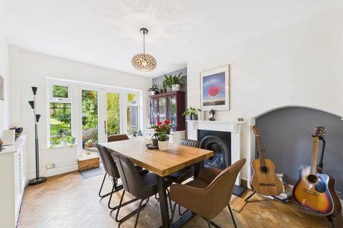 3 bedroom semi-detached house for sale, Caterham Drive, Coulsdon CR5