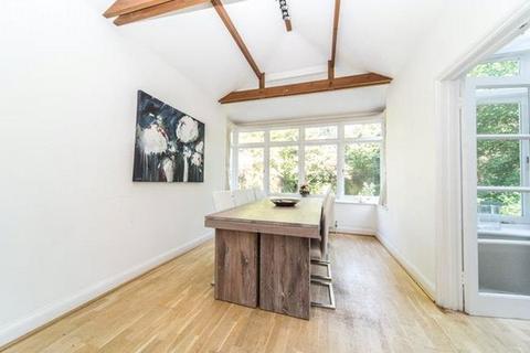 undefined, Sheen Lane, London