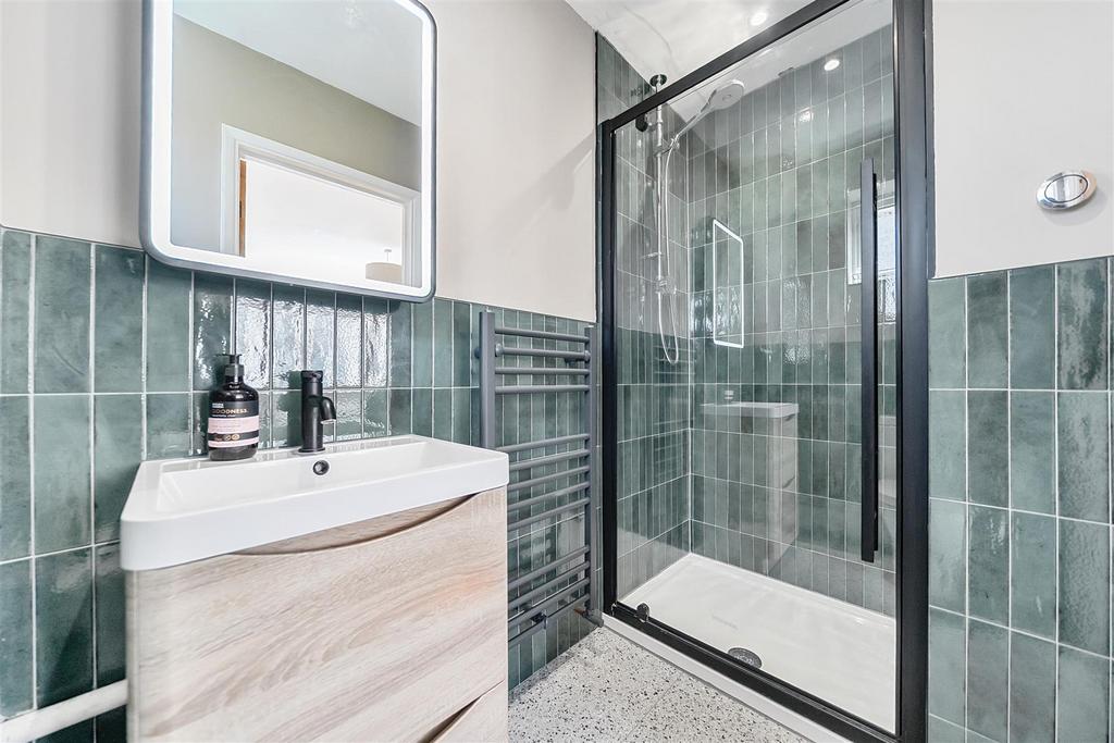 En suite to bedroom one