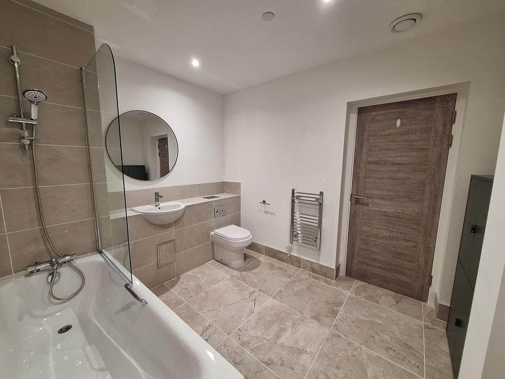 Flat 6 Caspian View new bathroom