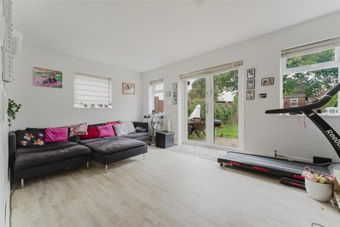 undefined, Sutton Way, Hounslow TW5