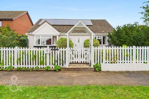 2 bedroom detached bungalow for sale, Morris Close, Stoke Holy Cross, Norwich
