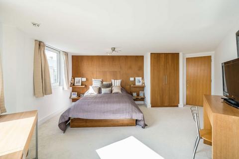 3 bedroom flat for sale, Arnhem Place, London E14