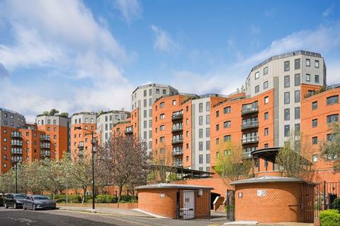 3 bedroom flat for sale, Arnhem Place, London E14