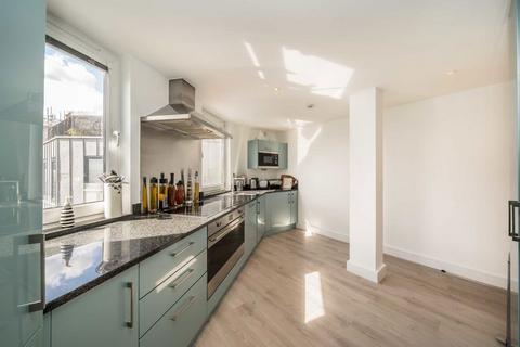 3 bedroom flat for sale, Arnhem Place, London E14