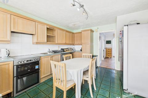 3 bedroom end of terrace house for sale, Charmfield Road, Aylesbury