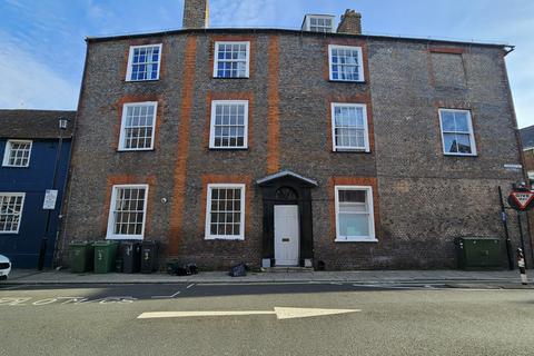 2 bedroom flat to rent, Lugley Street, Newport PO30