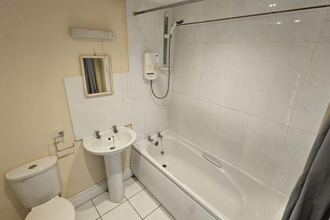 2 bedroom flat to rent, Lugley Street, Newport PO30