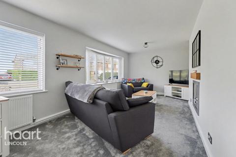 3 bedroom detached house for sale, Inns Close, North Hykeham