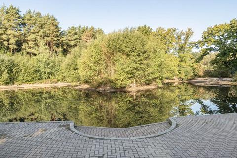2 bedroom flat for sale, Lightwater,  Surrey,  GU18