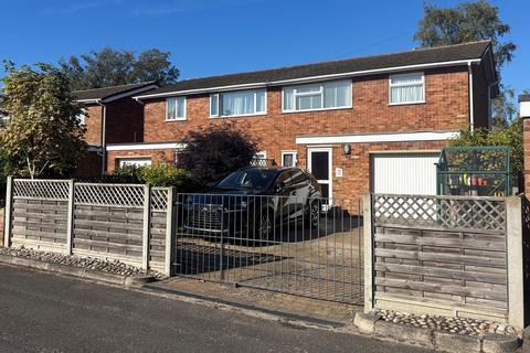 Mowbray Crescent, Stotfold, Hitchin, SG5