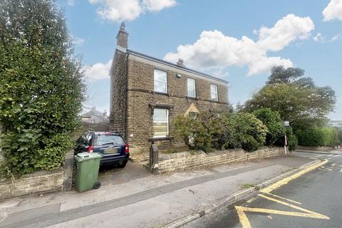 2 bedroom end of terrace house for sale, Moor Lane, Huddersfield, HD4