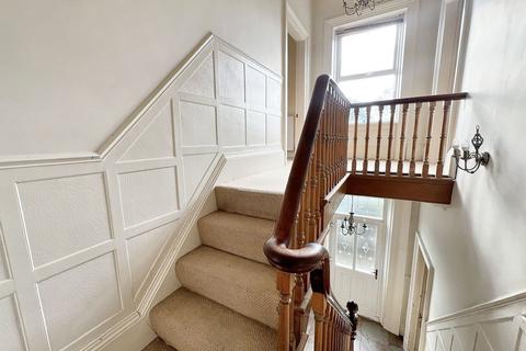 2 bedroom end of terrace house for sale, Moor Lane, Huddersfield, HD4