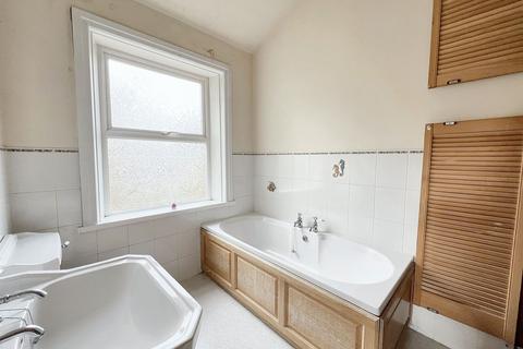 2 bedroom end of terrace house for sale, Moor Lane, Huddersfield, HD4