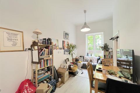 3 bedroom flat to rent, Crescent Road, London N8
