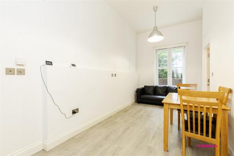 3 bedroom flat to rent, Crescent Road, London N8