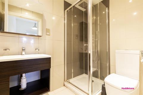 3 bedroom flat to rent, Crescent Road, London N8
