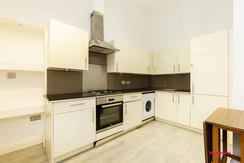 3 bedroom flat to rent, Crescent Road, London N8
